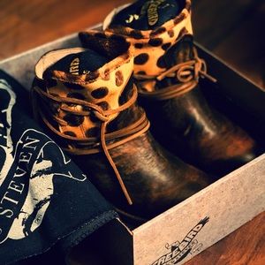 NWT!! Steve Madden Freebird “Casey” booties!!